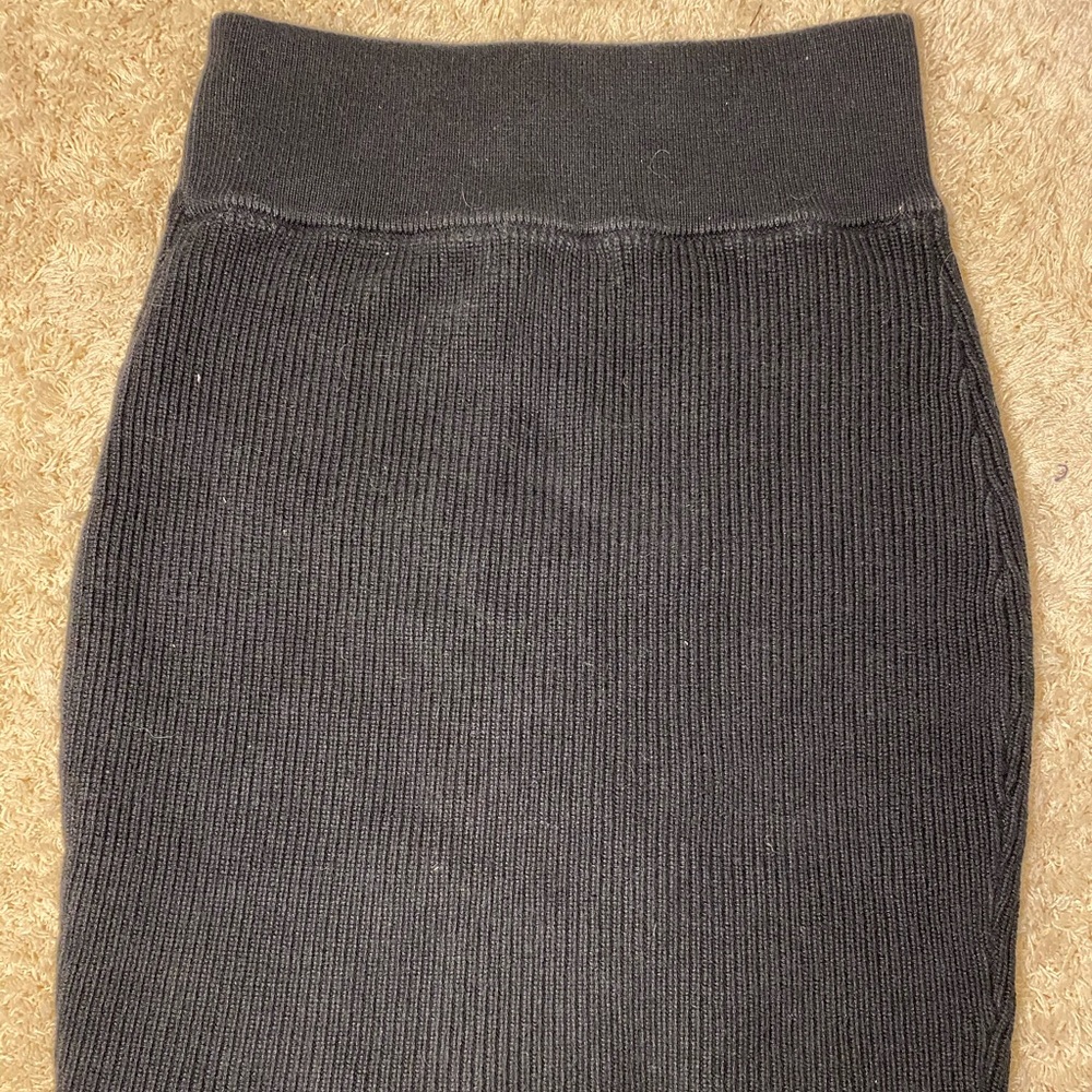 black knit fitted skirt